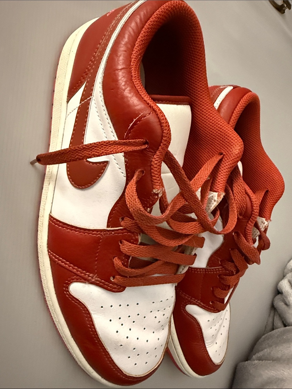 NIKE AIR JORDAN Men's Low-Top Athletic Shoes - White & Red - Picture 2 of 6
